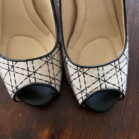 Coach and Four Black and Cream Heels - Picture 5 of 6